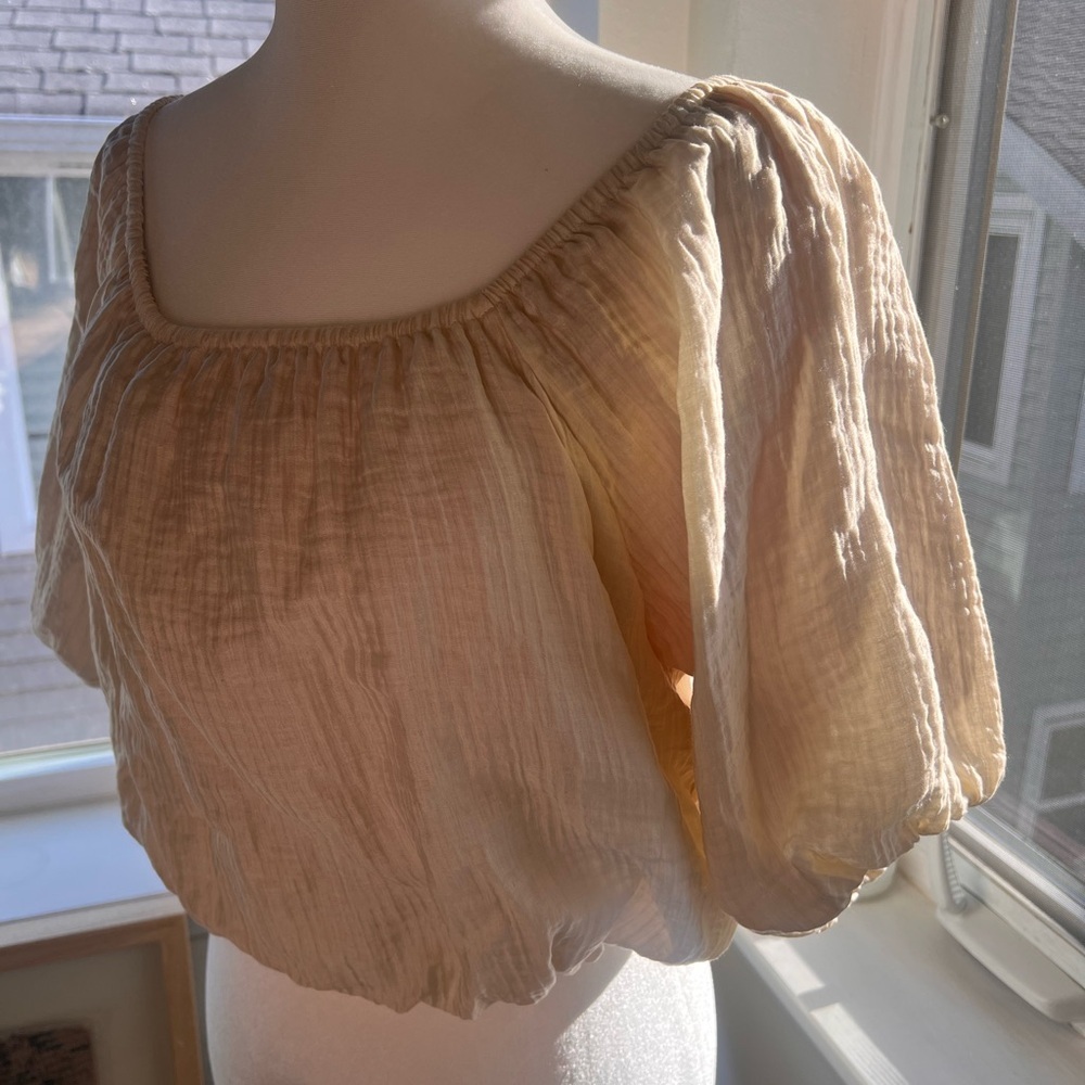 Oak + Fort puff sleeve tan bubble top